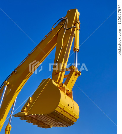Scoop and hydraulic arm of an excavator Scoop and hydraulic arm of an excavator 115037674