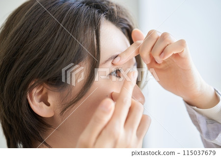 Women wearing contact lenses 115037679
