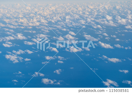 從飛機的窗口看到的雲彩 115038581