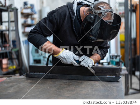 Performing a weld 115038874