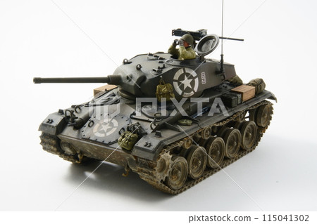 二戰美軍M24 Chaffee輕型戰車塑膠模型 115041302