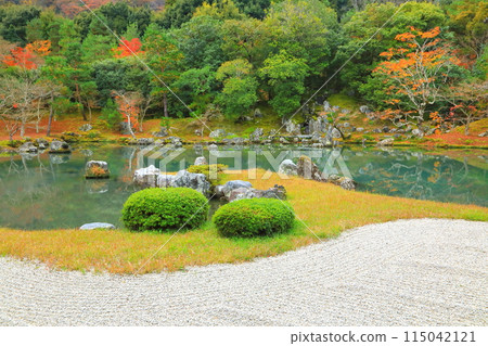 Tenryu-ji Temple in Autumn (Kyoto City) 115042121