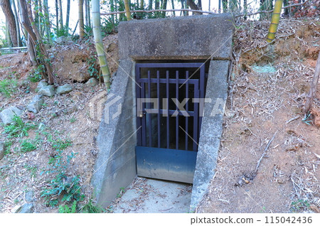 War relics preserved in Kasai City, Hyogo Prefecture: Remains of an air raid shelter in a cut (entrance area) War relics preserved in Kasai City, Hyogo Prefecture: Remains of an air raid shelter in a cut (entrance area) 115042436