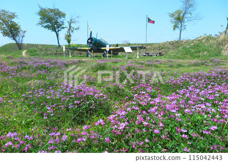 War relics preserved in Kasai City, Hyogo Prefecture: Remains of an open-air bunker War relics preserved in Kasai City, Hyogo Prefecture: Remains of an open-air bunker 115042443