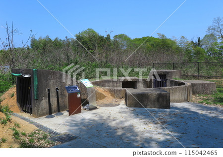 War relics preserved in Kasai City, Hyogo Prefecture: Anti-aircraft gun emplacement remains War relics preserved in Kasai City, Hyogo Prefecture: Anti-aircraft gun emplacement remains 115042465