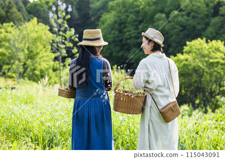 A woman enjoying nature 115043091