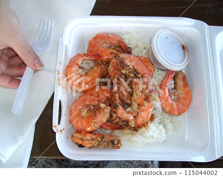 在北岸的 Romy's 吃大蒜蝦 在北岸的 Romy's 吃大蒜蝦 115044002