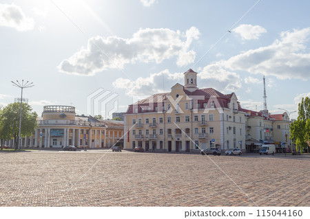 [Ukraine] Cobblestone square and historic streets in Chernihiv 115044160