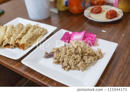 [烏克蘭]切爾尼戈夫白盤上的家常菜 115044173