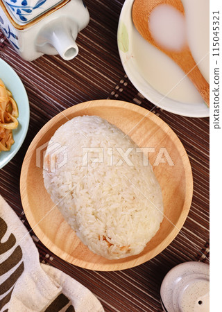 Taiwanese rice ball (fan tuan) 115045321