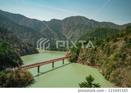 靜岡縣川根本町奧大井站站的春天景色 靜岡縣川根本町奧大井站站的春天景色 115045385