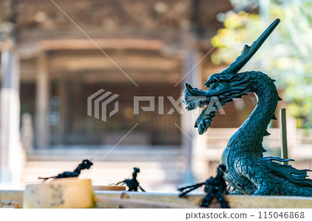 [Kanagawa Prefecture] Dragon at the Chozuya (purification fountain) at Myohonji Temple in Kamakura 115046868