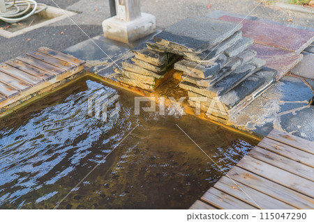 長崎縣新上五島町奈尾港前的足浴 115047290