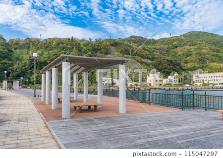 長崎縣新上五島町奈尾港風景 115047297