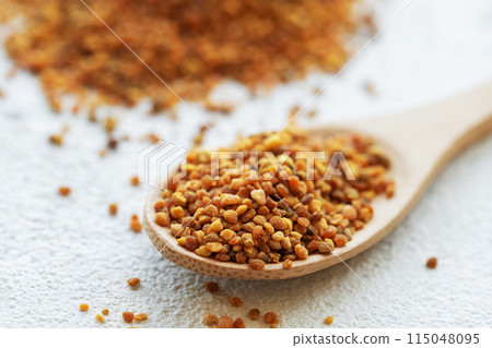 Healthy bee pollen grains 115048095