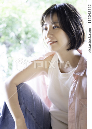 A young woman with a feminine atmosphere relaxing in casual clothes A young woman with a feminine atmosphere relaxing in casual clothes 115048322