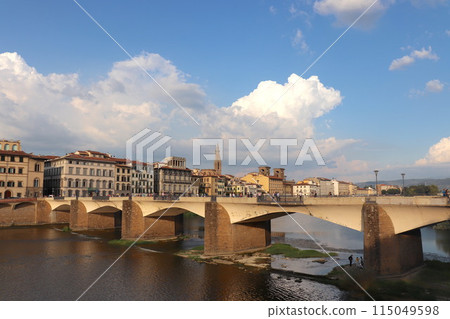 Florence * Streets along the Arno River [Italy] 115049598
