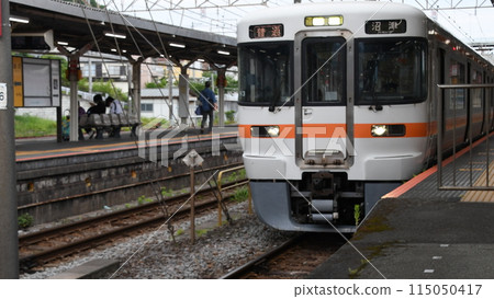 At Kozu Station on the Gotemba Line At Kozu Station on the Gotemba Line 115050417