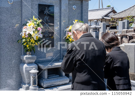 Praying in front of the permanent memorial tomb Praying in front of the permanent memorial tomb 115050942