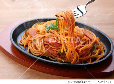 neapolitan, spaghetti, pasta 115051674