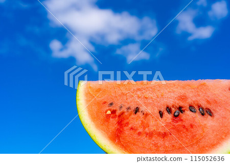 [Summer material] Watermelon and blue sky [Nagano Prefecture] 115052636