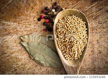 spices in a spoon 115053280