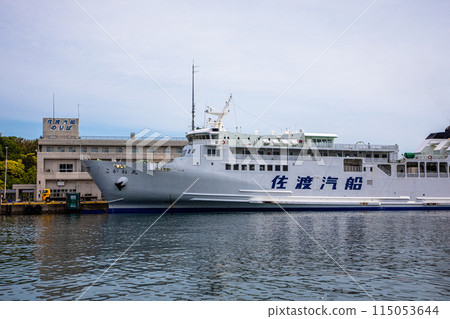 [Niigata Prefecture, Sado] Kogane Maru entering Ogi Port 115053644