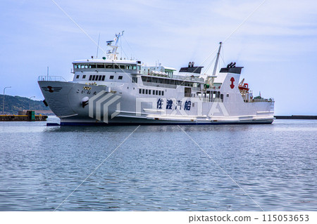 [Niigata Prefecture, Sado] Kogane Maru entering Ogi Port 115053653