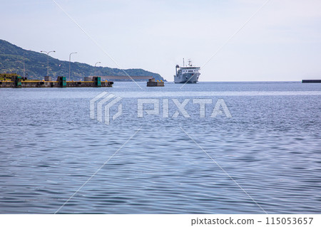 [Niigata Prefecture, Sado] Kogane Maru entering Ogi Port 115053657