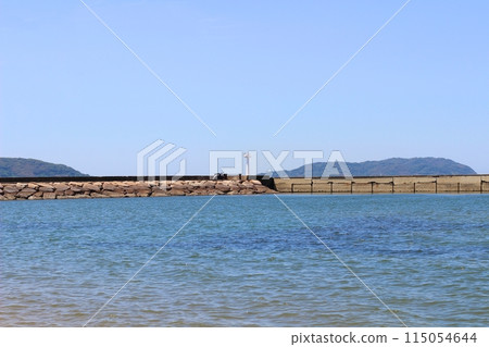 福岡百道濱防波堤風景與白色燈塔可見 115054644