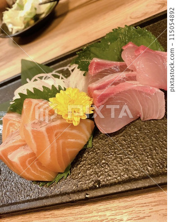 吃生魚片 吃生魚片 115054892