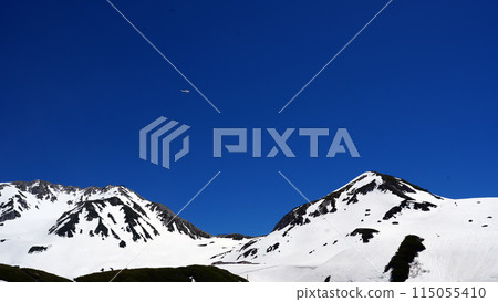 Tateyama mountain range_Murodo 115055410