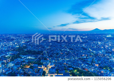 （神奈川縣）從橫濱地標塔看到的西橫濱和富士山的街景 115056206