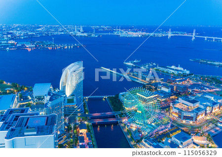 （神奈川縣）從橫濱地標塔看到的黃昏港未來 115056329