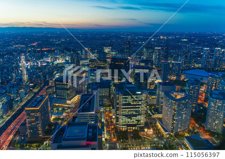 （神奈川縣）從橫濱地標塔俯視橫濱站的黃昏 115056397