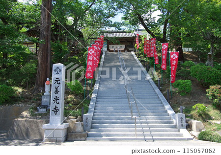 Iida City, Nagano Prefecture: Temple sign of Motozenkoji Temple and stone steps to the temple gate 115057062