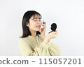 年輕女子化妝、化妝粉 115057201