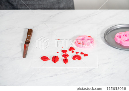 Dusting chocolate lips and heart-shaped chocolates with editable glitter for Valentine's Day. Dusting chocolate lips and heart-shaped chocolates with editable glitter for Valentine's Day. 115058036