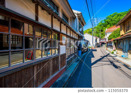 The townscape of Yunotsu, Shimane Prefecture 115058370