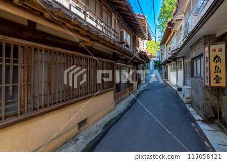 The townscape of Yunotsu, Shimane Prefecture 115058421