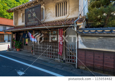 The townscape of Yunotsu, Shimane Prefecture 115058482
