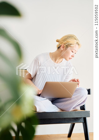 A woman working at home at home 115059502