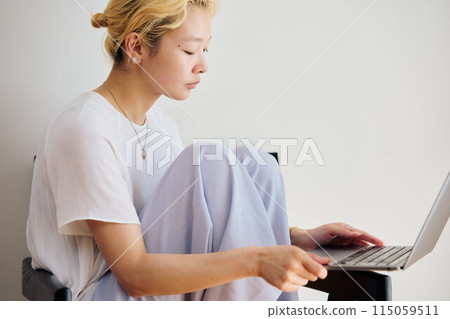 A woman working at home at home 115059511