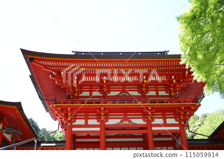 Omi Shrine, the vermilion-painted tower gate [Otsu, Shiga] 115059914