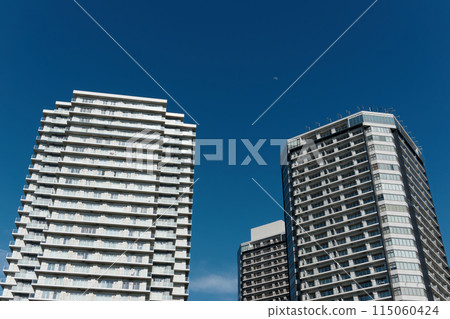 Yokohama cityscape with tower apartments Yokohama cityscape with tower apartments 115060424