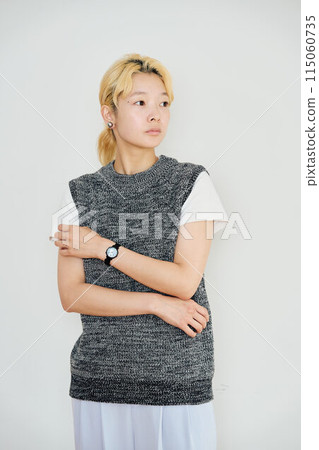 Blonde woman portrait 115060735