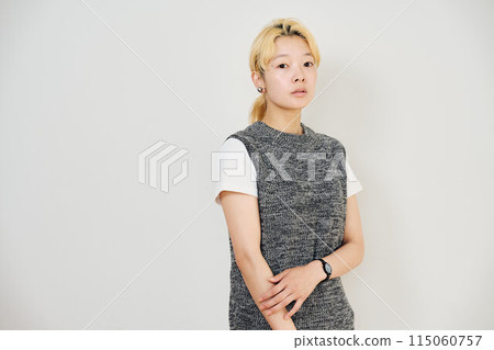 Blonde woman portrait 115060757
