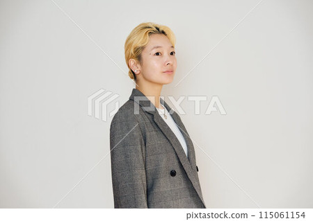 金髮女郎肖像 115061154