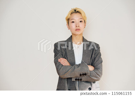 Blonde woman portrait 115061155