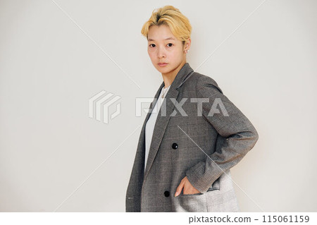 金髮女郎肖像 115061159